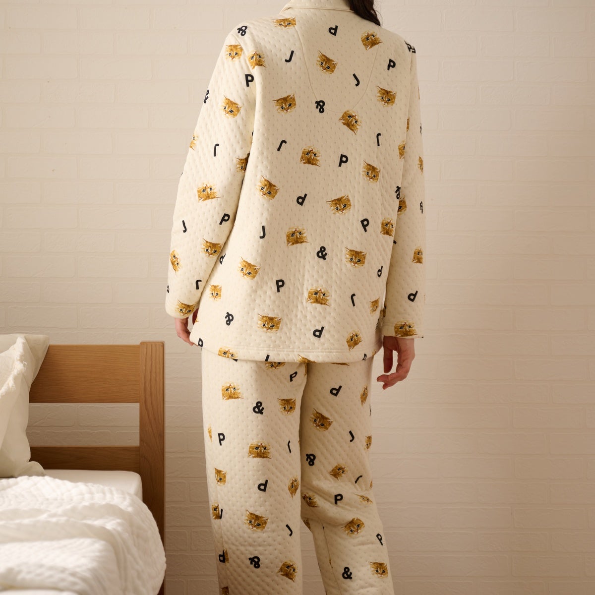 【新品】ポール＆ジョー秋冬物ヌネットがいっぱい中綿入りキルティングパジャマ（L) エコバッグラッピング】ヌネットがいっぱいキルト 前開きパジャマ